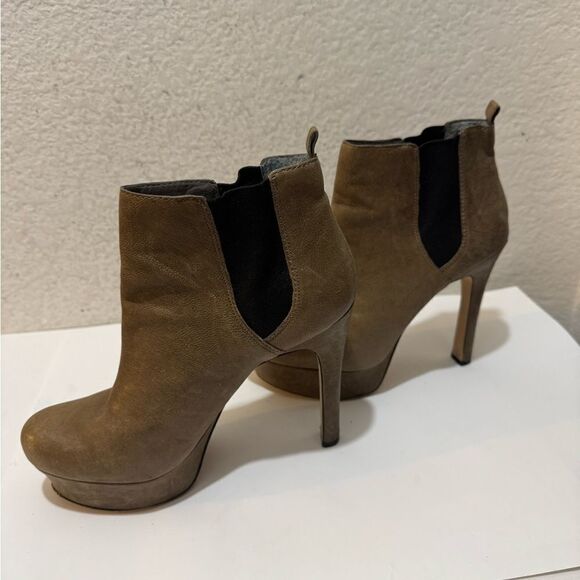 Vince camuto Platform Chelsea Boot 8B - Picture 4 of 9